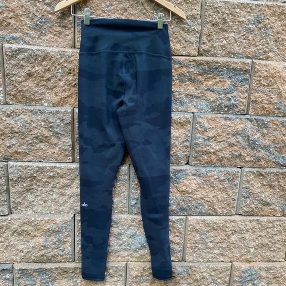 ALO High Waist Vapor Legging in Black & Camouflage Small - Picture 6 of 6